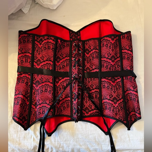 AdoreMe black lace red corset - Picture 2 of 4